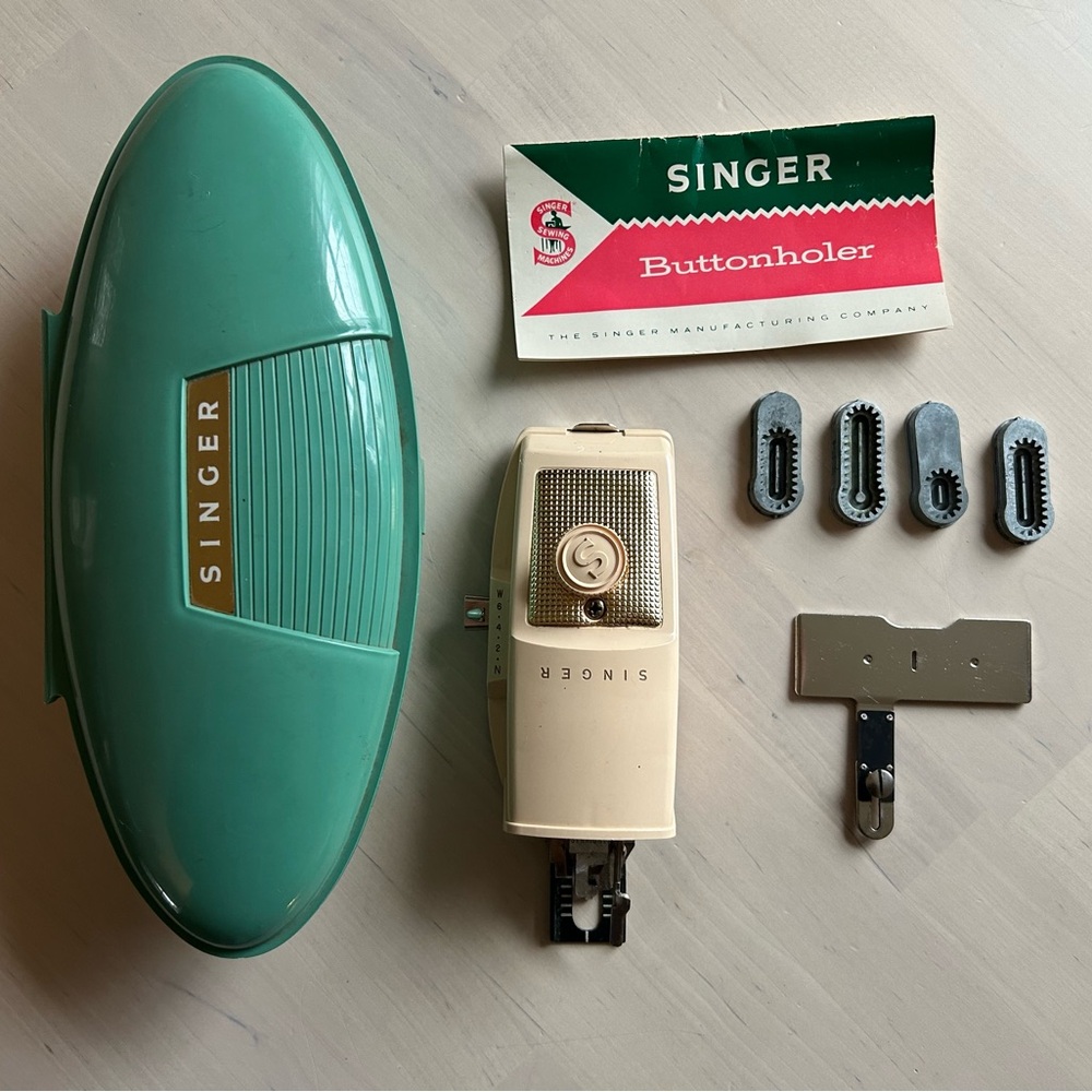 Singer Buttonholer Attachment - Picture 2 of 4